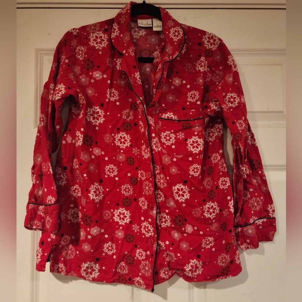 Kim Rogers Red snowflake button down sleep top XL